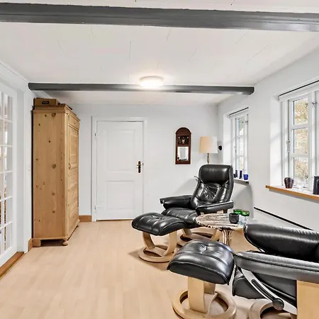 3 Bedroom Awesome In Tranekaer Holiday home Osterhuse