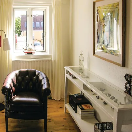 Three-bedroom Holiday In Tranekar